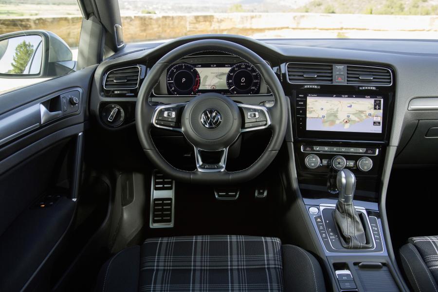 Торпедо Volkswagen Golf GTD Variant 2017 года  (WW) (фото 7 из 14)